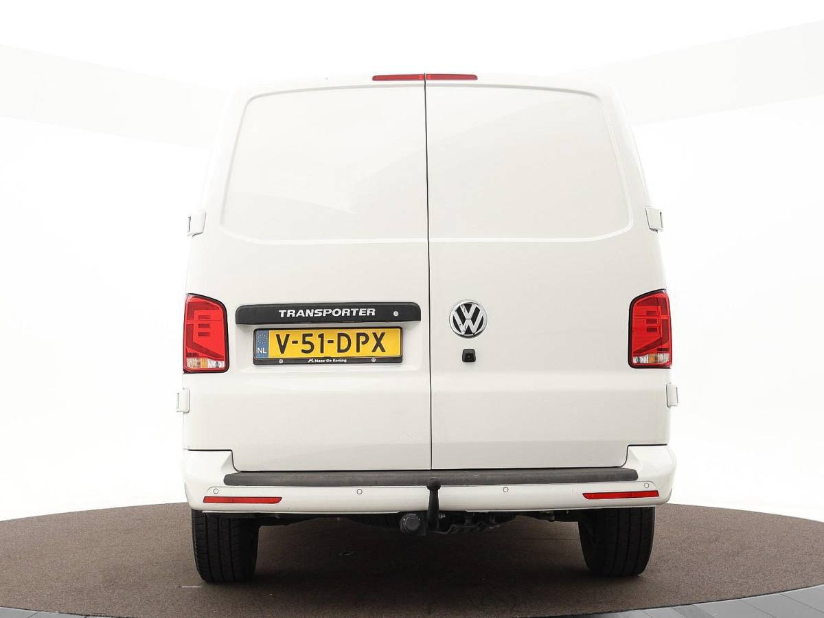 Volkswagen Transporter Volkswagen Transporter 2.0 TDI L1H1 28 · Camera · Trekhaak · Apple/Android Car Play · Navigatie · Cruise Control · Vloerplaat · 16” Inch · Garantie t/m 01-04-2028 of 100.000km