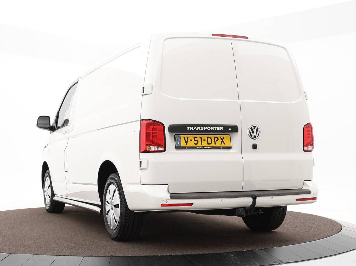 Volkswagen Transporter Volkswagen Transporter 2.0 TDI L1H1 28 · Camera · Trekhaak · Apple/Android Car Play · Navigatie · Cruise Control · Vloerplaat · 16” Inch · Garantie t/m 01-04-2028 of 100.000km