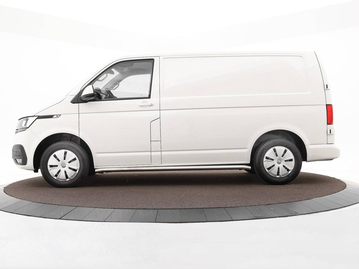 Volkswagen Transporter Volkswagen Transporter 2.0 TDI L1H1 28 · Camera · Trekhaak · Apple/Android Car Play · Navigatie · Cruise Control · Vloerplaat · 16” Inch · Garantie t/m 01-04-2028 of 100.000km