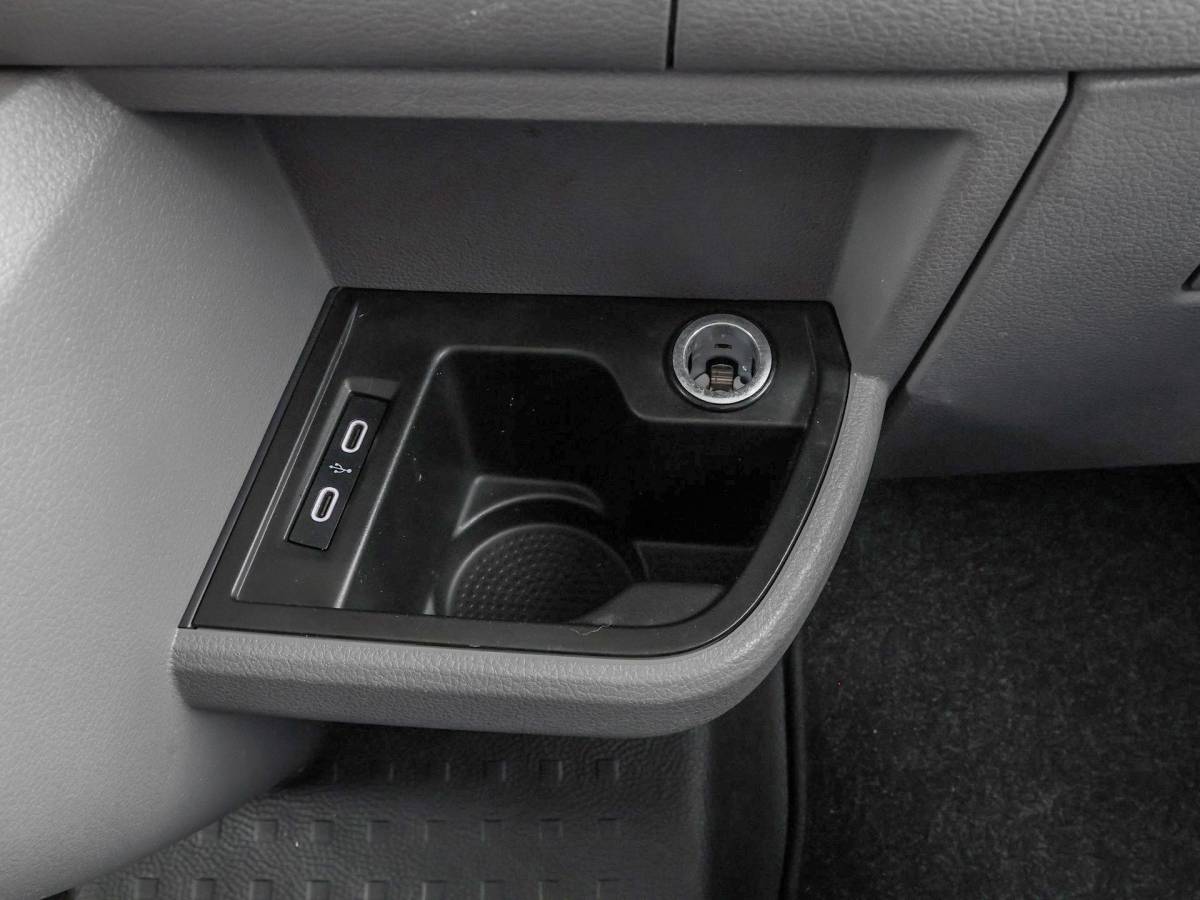 Volkswagen Transporter Volkswagen Transporter 2.0 TDI L1H1 28 · Camera · Trekhaak · Apple/Android Car Play · Navigatie · Cruise Control · Vloerplaat · 16” Inch · Garantie t/m 01-04-2028 of 100.000km