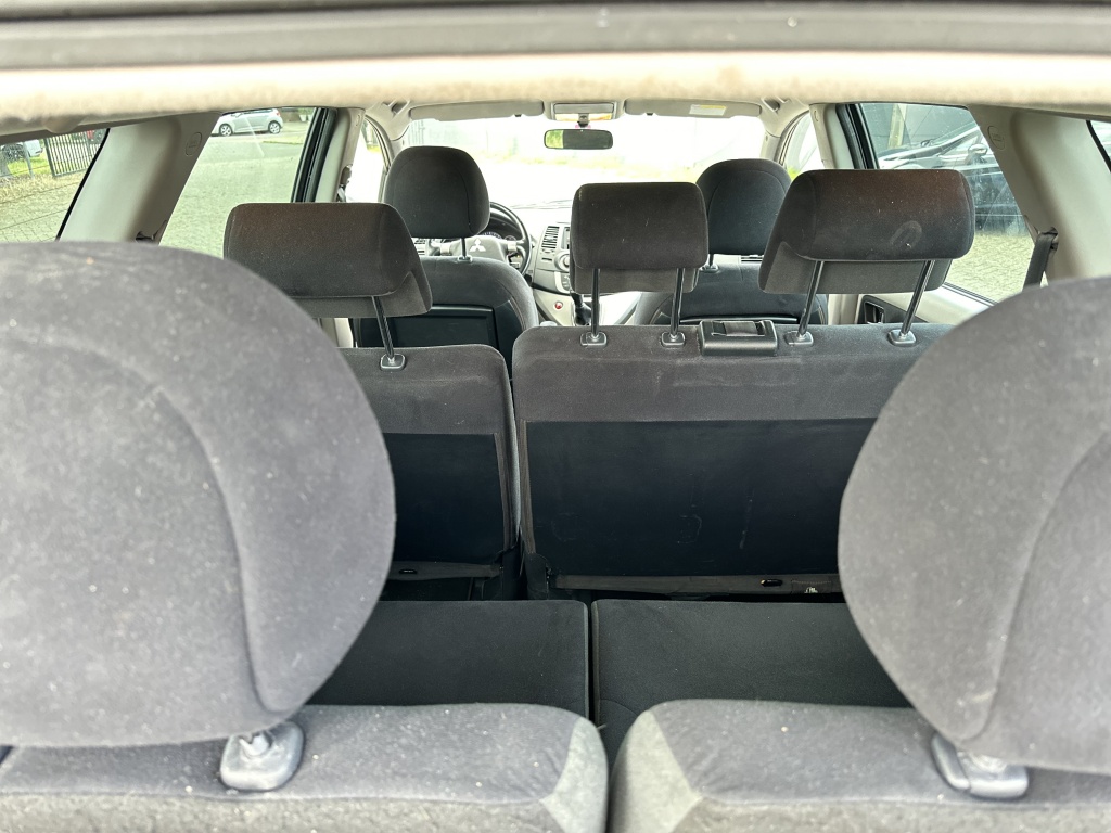 Mitsubishi Grandis Mitsubishi Grandis 2.4-16V Limited 7 PERSOONS *NAP*TREKHAAK*AIRCO*PDC*UNIEK