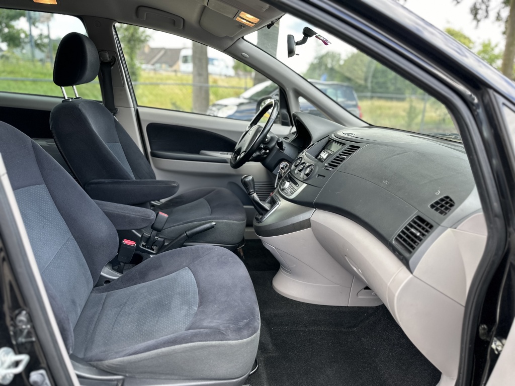 Mitsubishi Grandis Mitsubishi Grandis 2.4-16V Limited 7 PERSOONS *NAP*TREKHAAK*AIRCO*PDC*UNIEK