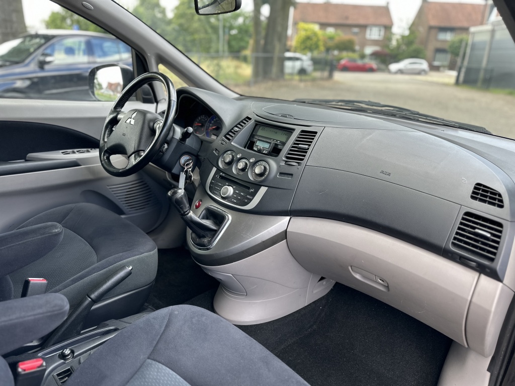 Mitsubishi Grandis Mitsubishi Grandis 2.4-16V Limited 7 PERSOONS *NAP*TREKHAAK*AIRCO*PDC*UNIEK