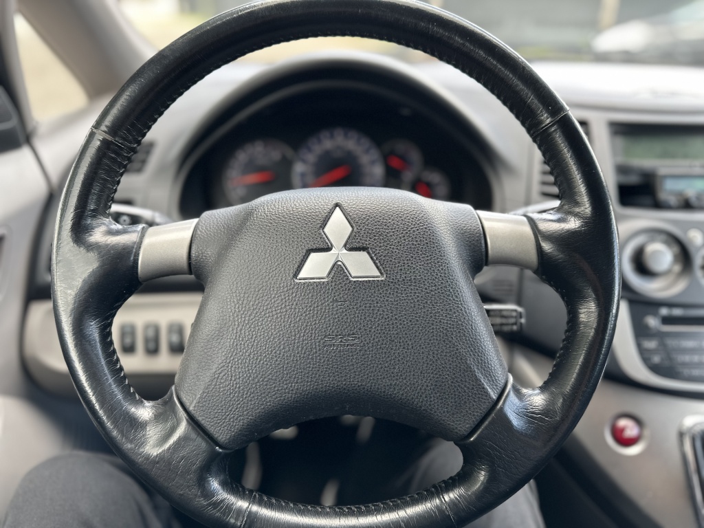 Mitsubishi Grandis Mitsubishi Grandis 2.4-16V Limited 7 PERSOONS *NAP*TREKHAAK*AIRCO*PDC*UNIEK