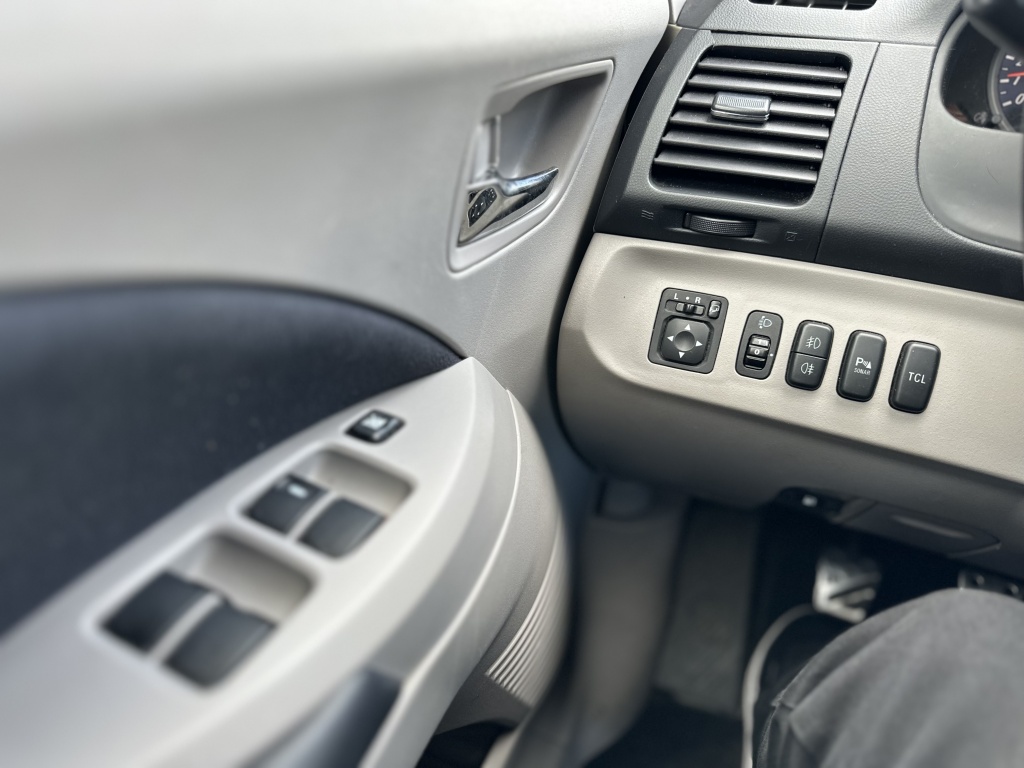 Mitsubishi Grandis Mitsubishi Grandis 2.4-16V Limited 7 PERSOONS *NAP*TREKHAAK*AIRCO*PDC*UNIEK