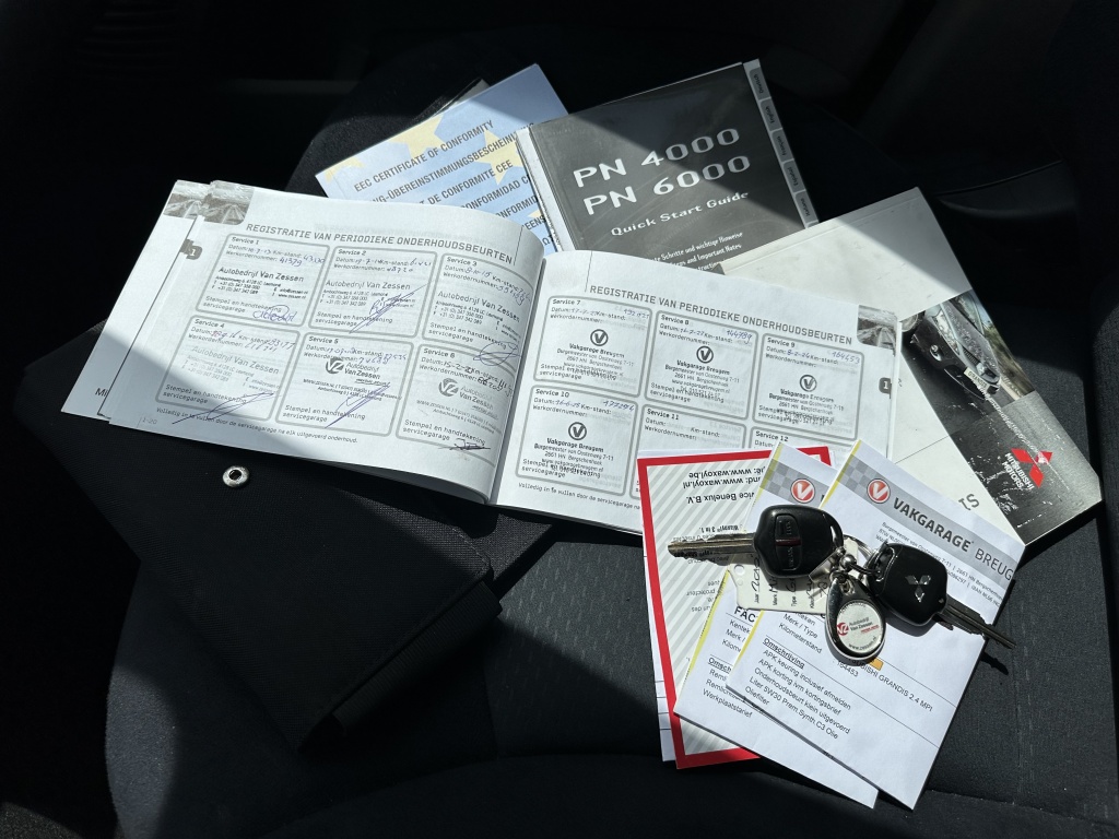 Mitsubishi Grandis Mitsubishi Grandis 2.4-16V Limited 7 PERSOONS *NAP*TREKHAAK*AIRCO*PDC*UNIEK
