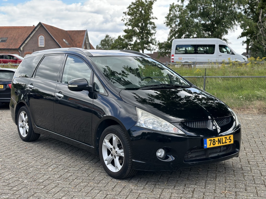 Mitsubishi Grandis Mitsubishi Grandis 2.4-16V Limited 7 PERSOONS *NAP*TREKHAAK*AIRCO*PDC*UNIEK