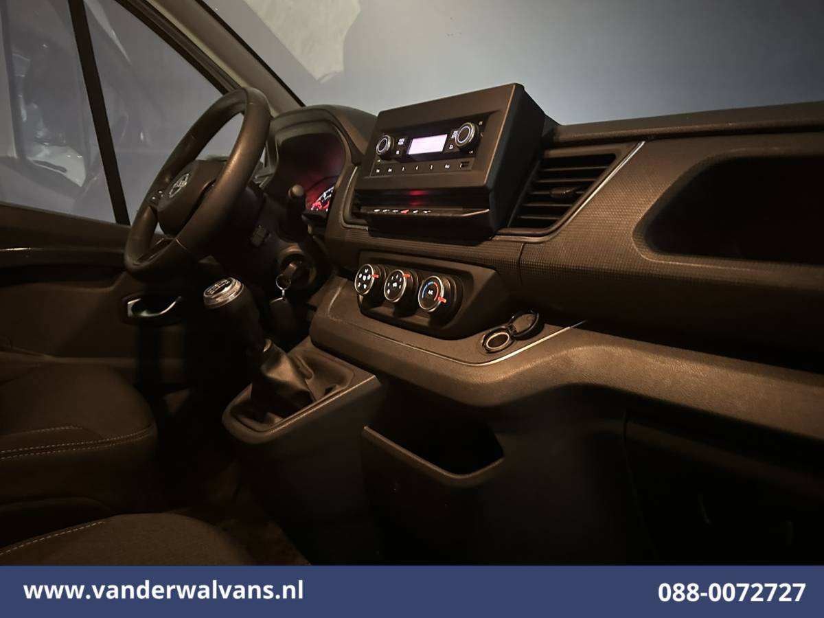 Renault Trafic Renault Trafic 2.0 dCi 131pk L2H1 Euro6 Airco | LED | Cruisecontrol | 2500kg Trekhaak | Parkeersensoren Bijrijdersbank