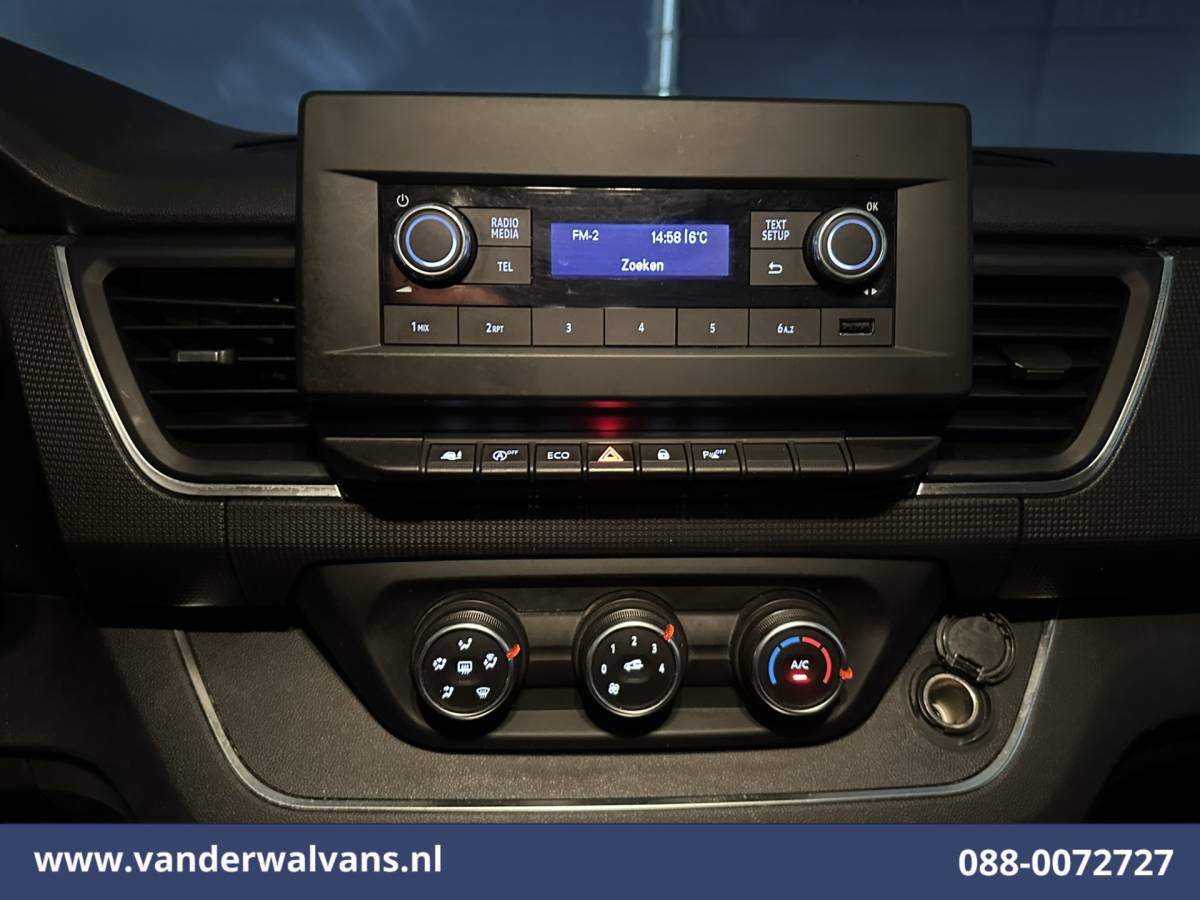 Renault Trafic Renault Trafic 2.0 dCi 131pk L2H1 Euro6 Airco | LED | Cruisecontrol | 2500kg Trekhaak | Parkeersensoren Bijrijdersbank