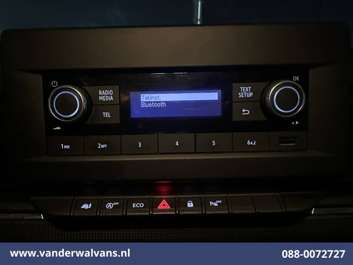 Renault Trafic Renault Trafic 2.0 dCi 131pk L2H1 Euro6 Airco | LED | Cruisecontrol | 2500kg Trekhaak | Parkeersensoren Bijrijdersbank