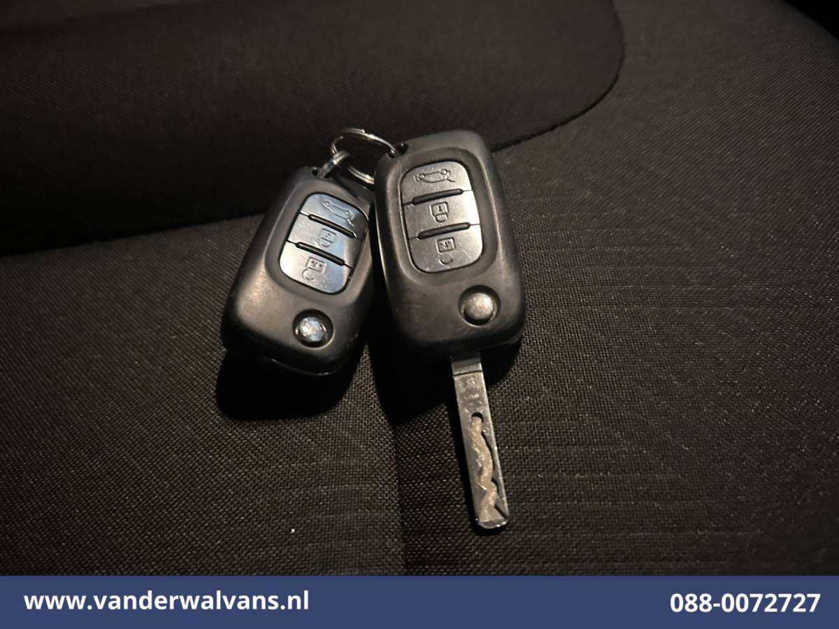 Renault Trafic Renault Trafic 2.0 dCi 131pk L2H1 Euro6 Airco | LED | Cruisecontrol | 2500kg Trekhaak | Parkeersensoren Bijrijdersbank