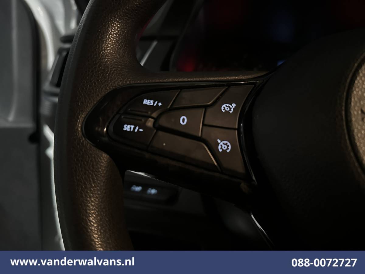 Renault Trafic Renault Trafic 2.0 dCi 131pk L2H1 Euro6 Airco | LED | Cruisecontrol | 2500kg Trekhaak | Parkeersensoren Bijrijdersbank