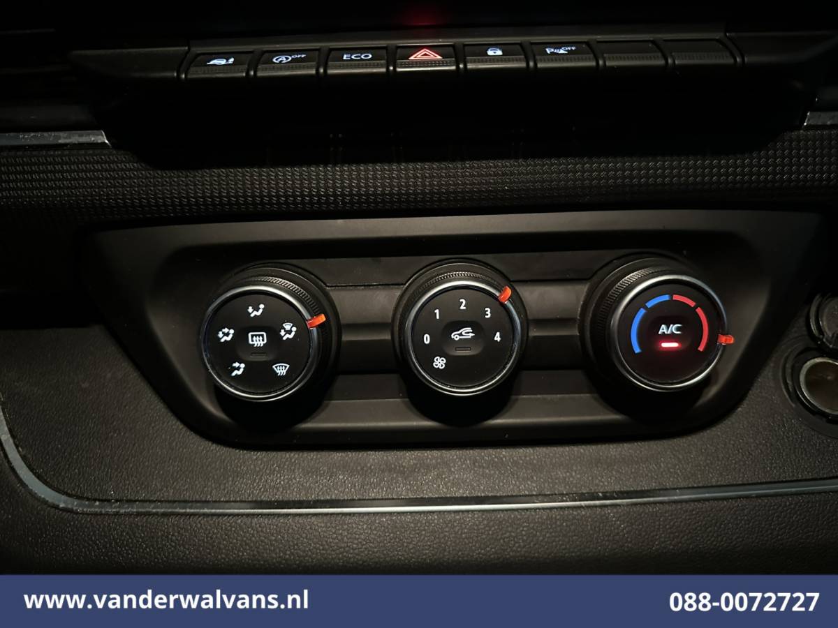 Renault Trafic Renault Trafic 2.0 dCi 131pk L2H1 Euro6 Airco | LED | Cruisecontrol | 2500kg Trekhaak | Parkeersensoren Bijrijdersbank