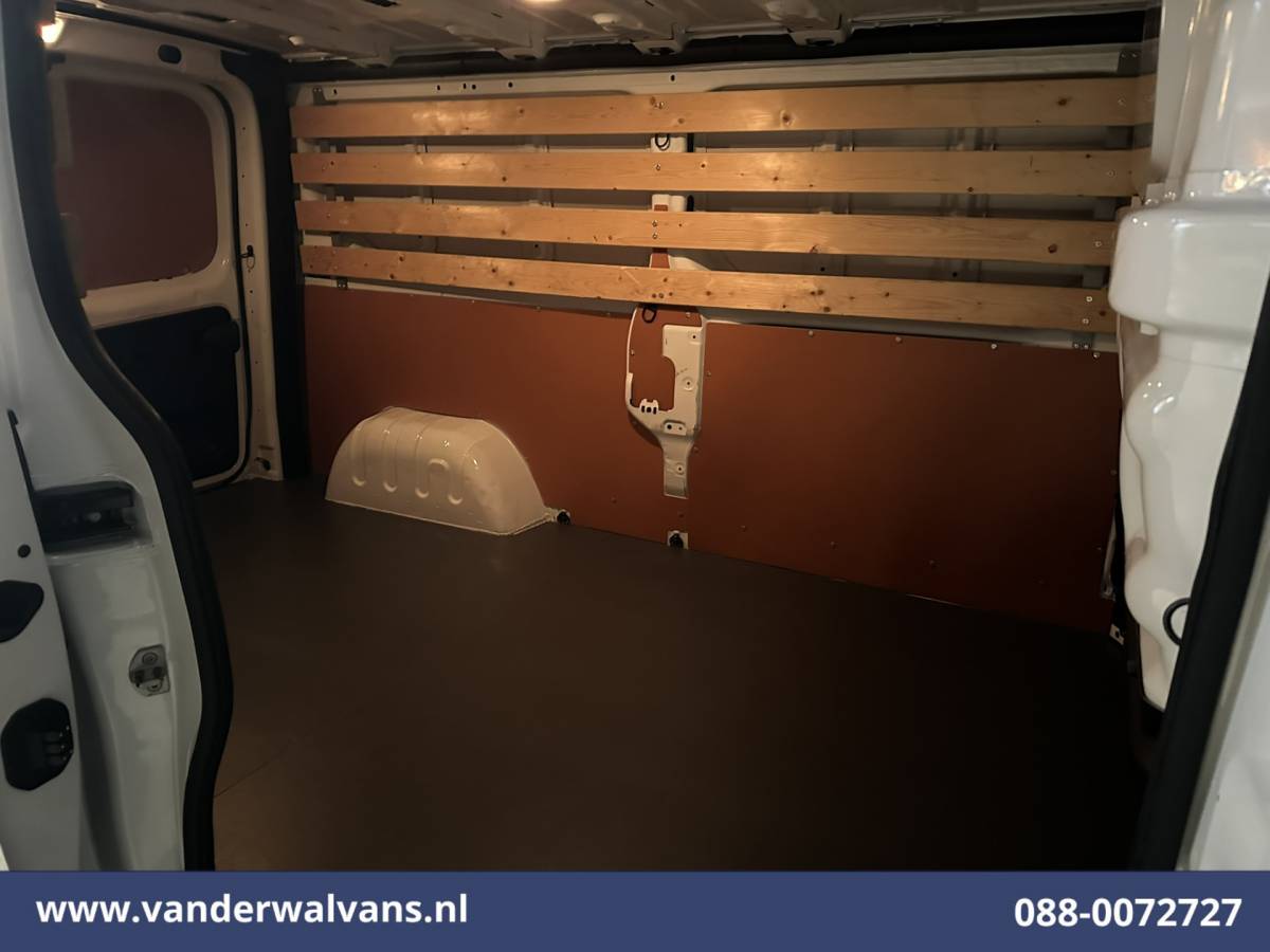 Renault Trafic Renault Trafic 2.0 dCi 131pk L2H1 Euro6 Airco | LED | Cruisecontrol | 2500kg Trekhaak | Parkeersensoren Bijrijdersbank