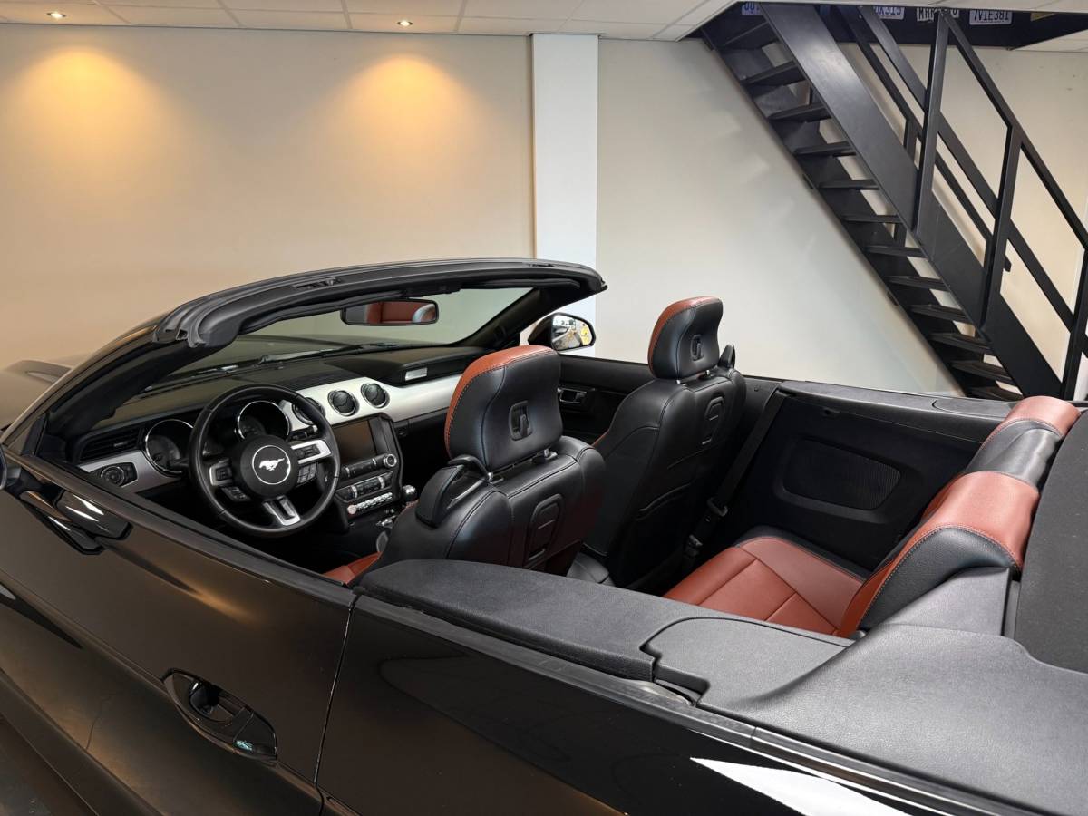 Ford Mustang Ford Mustang Convertible 2.3 EcoBoost *13.000Km* 317Pk! Shaker|Camera|Stoelverw./verkoeling|Org.NL/NAP
