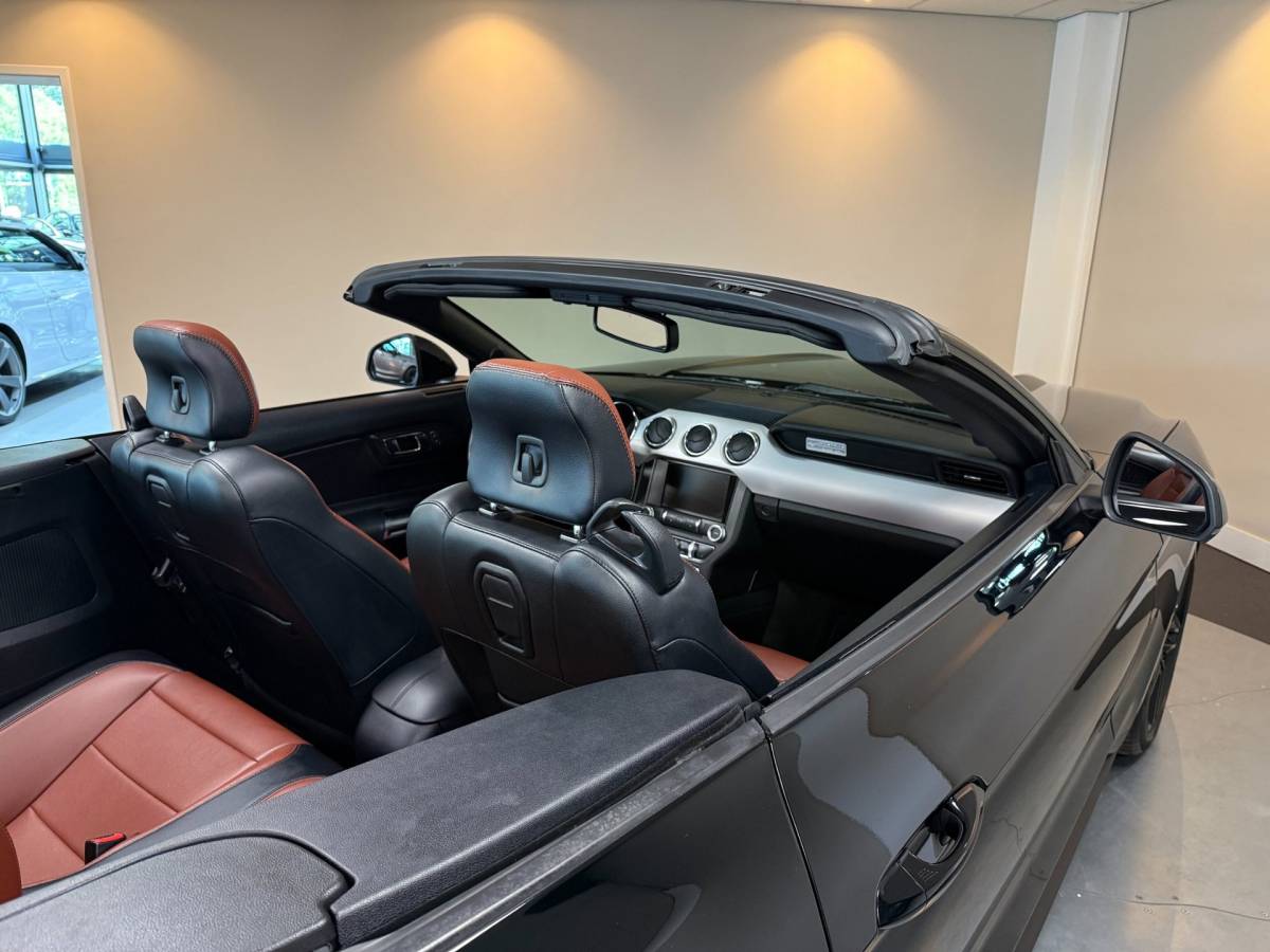 Ford Mustang Ford Mustang Convertible 2.3 EcoBoost *13.000Km* 317Pk! Shaker|Camera|Stoelverw./verkoeling|Org.NL/NAP