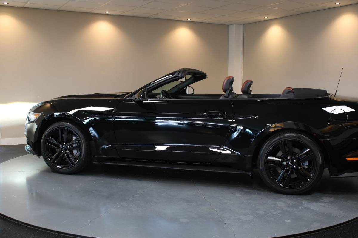 Ford Mustang Ford Mustang Convertible 2.3 EcoBoost *13.000Km* 317Pk! Shaker|Camera|Stoelverw./verkoeling|Org.NL/NAP