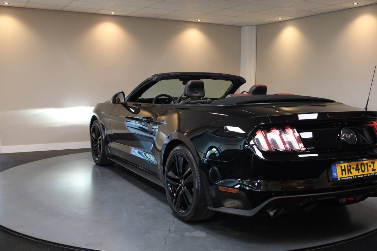 Ford Mustang Ford Mustang Convertible 2.3 EcoBoost *13.000Km* 317Pk! Shaker|Camera|Stoelverw./verkoeling|Org.NL/NAP