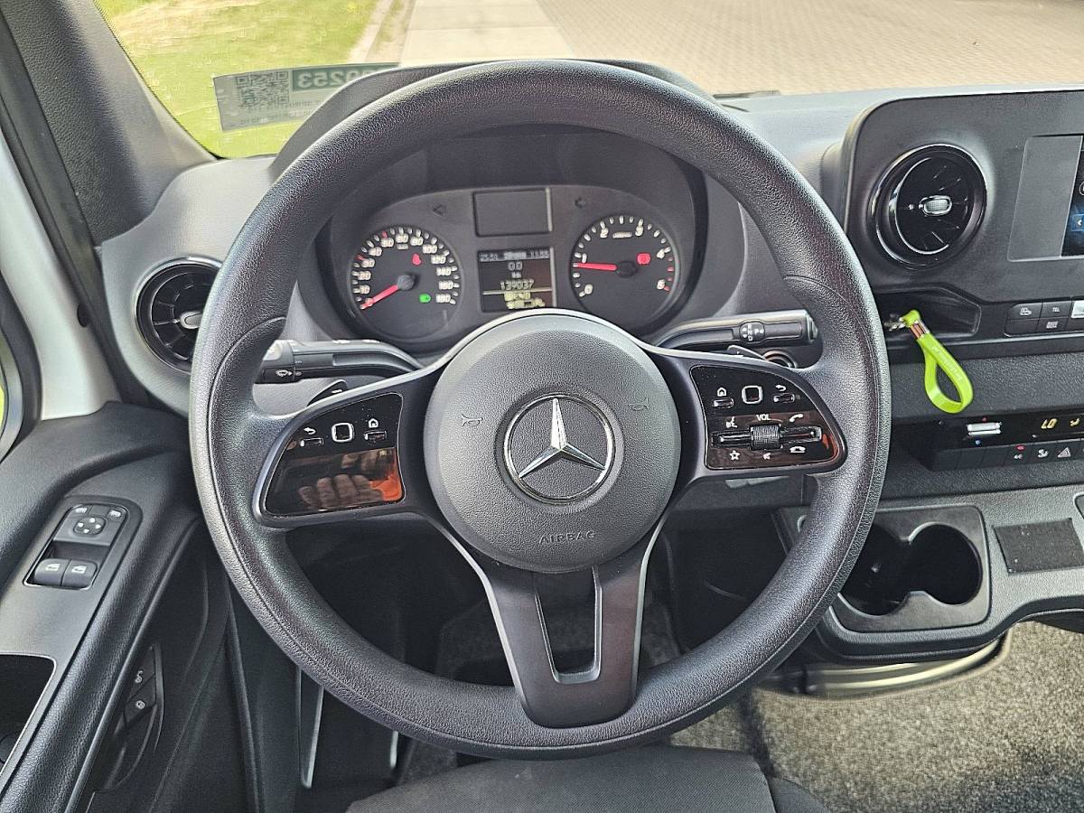 Mercedes-Benz Sprinter MERCEDES-BENZ SPRINTER 315 bakwagen laadklep!