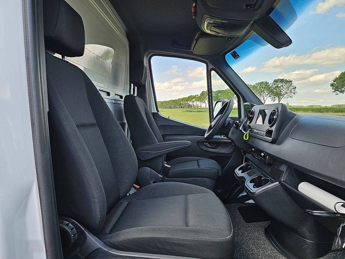 Mercedes-Benz Sprinter MERCEDES-BENZ SPRINTER 315 bakwagen laadklep!
