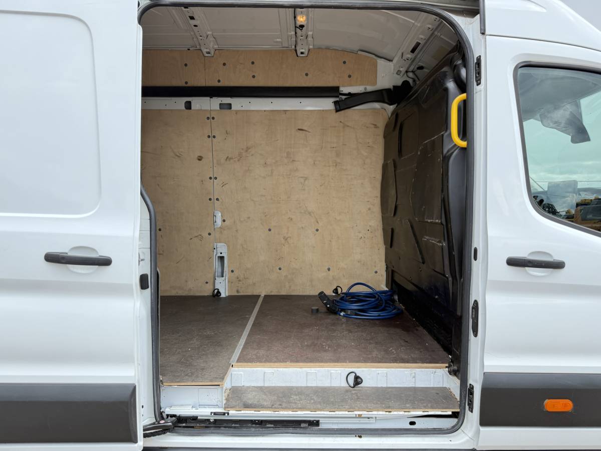 Ford E-Transit Ford E-Transit 68kWh L4H3 316km WLTP BEV Snelladen Carplay Climate control 360° camera Parkeersensoren v+a Stoelverwarming
