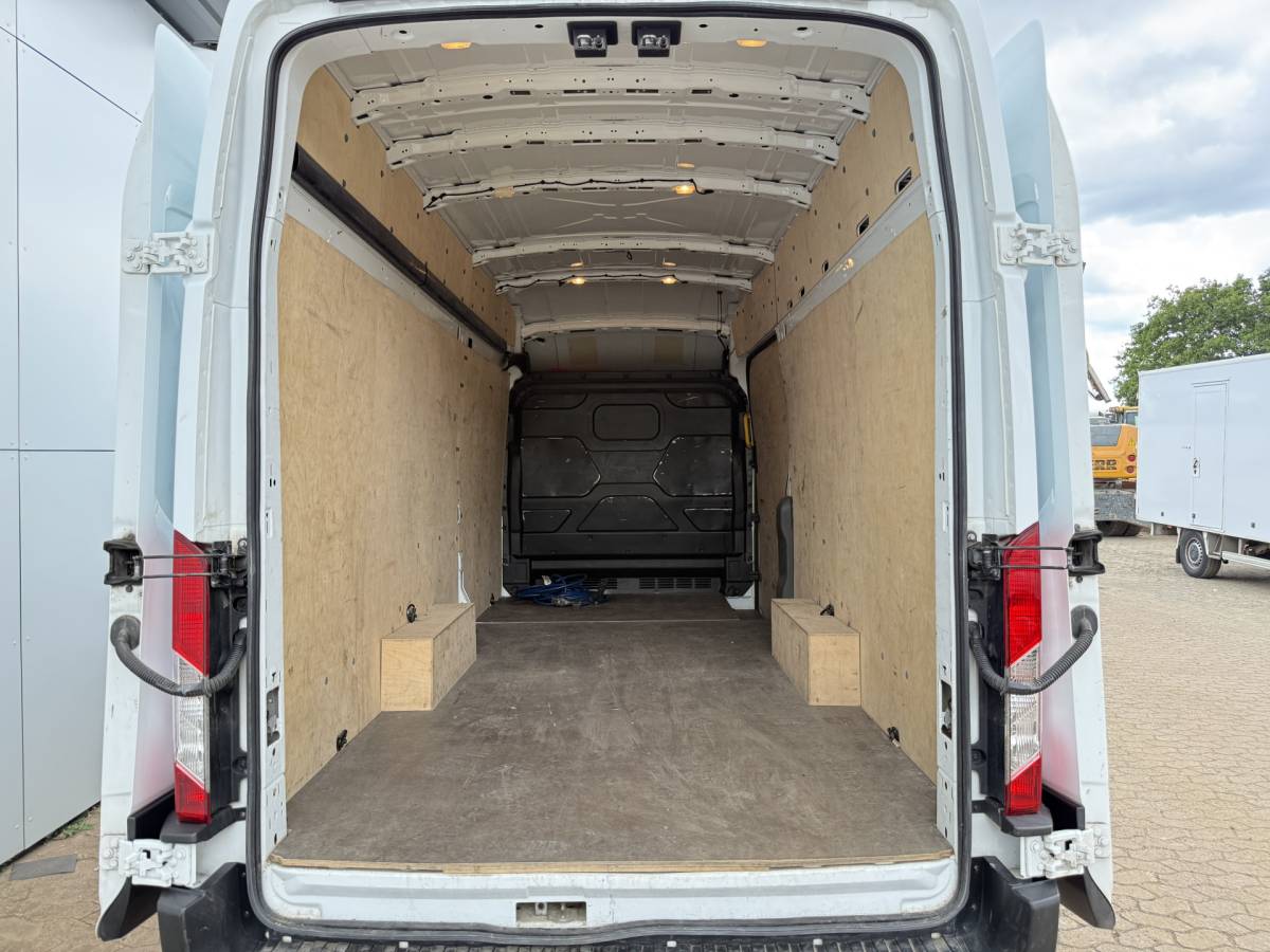 Ford E-Transit Ford E-Transit 68kWh L4H3 316km WLTP BEV Snelladen Carplay Climate control 360° camera Parkeersensoren v+a Stoelverwarming