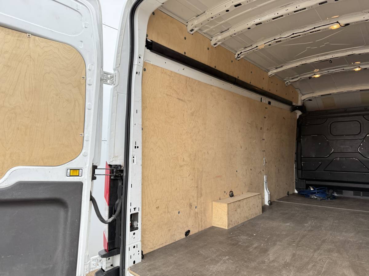 Ford E-Transit Ford E-Transit 68kWh L4H3 316km WLTP BEV Snelladen Carplay Climate control 360° camera Parkeersensoren v+a Stoelverwarming