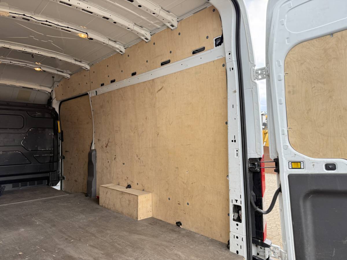 Ford E-Transit Ford E-Transit 68kWh L4H3 316km WLTP BEV Snelladen Carplay Climate control 360° camera Parkeersensoren v+a Stoelverwarming