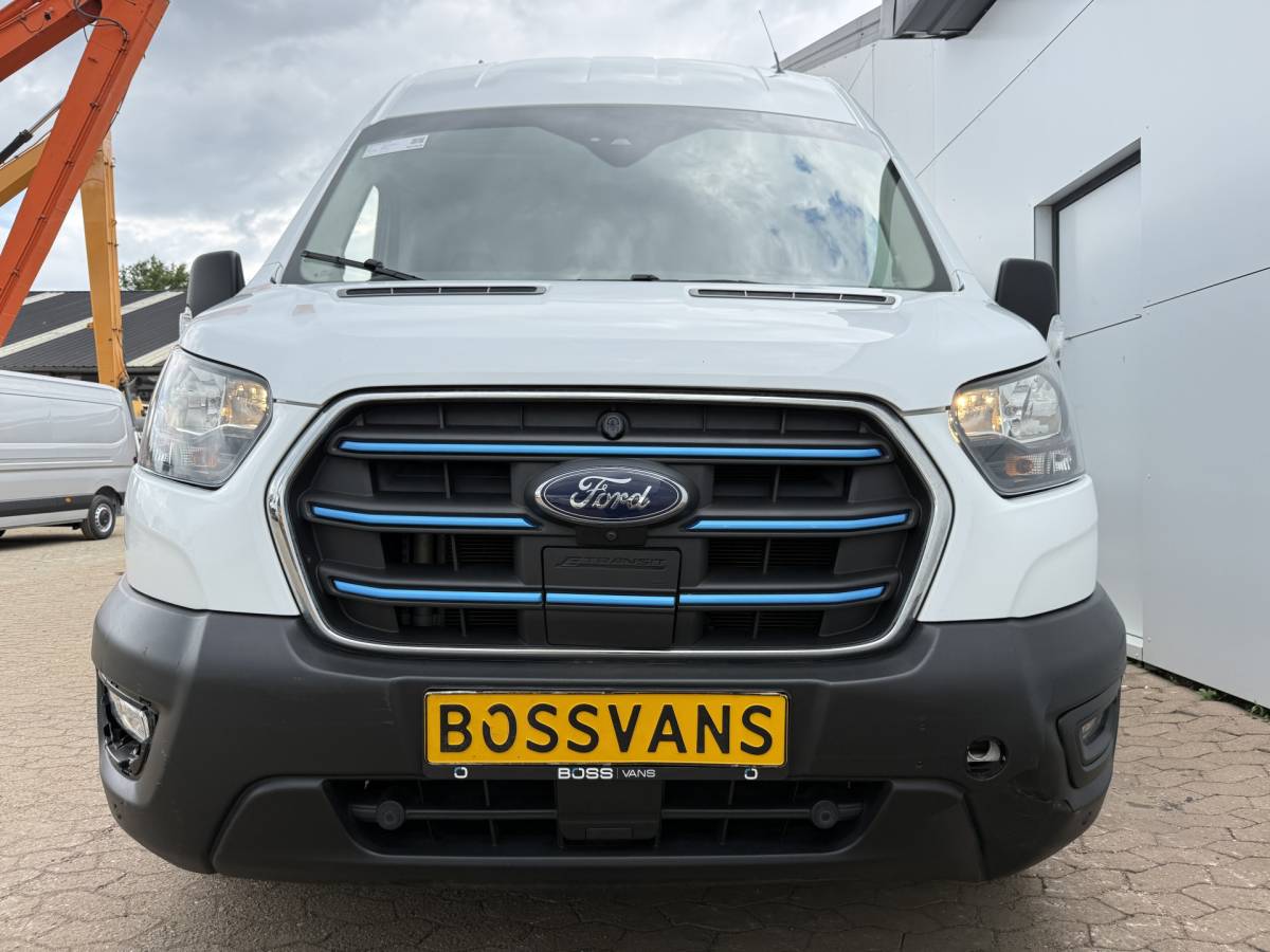 Ford E-Transit Ford E-Transit 68kWh L4H3 316km WLTP BEV Snelladen Carplay Climate control 360° camera Parkeersensoren v+a Stoelverwarming