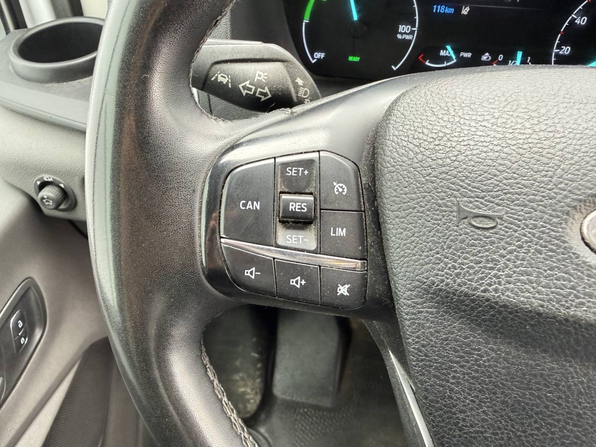 Ford E-Transit Ford E-Transit 68kWh L4H3 316km WLTP BEV Snelladen Carplay Climate control 360° camera Parkeersensoren v+a Stoelverwarming