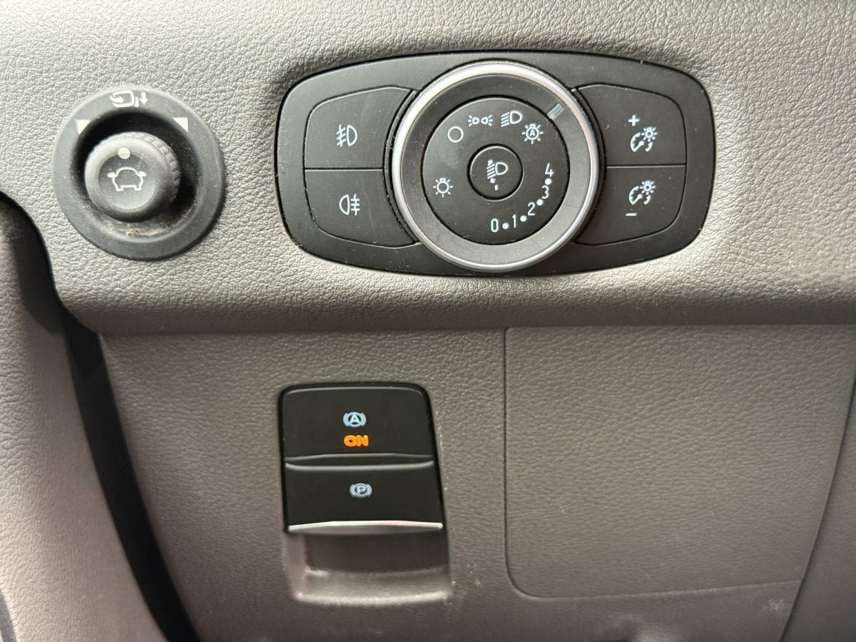 Ford E-Transit Ford E-Transit 68kWh L4H3 316km WLTP BEV Snelladen Carplay Climate control 360° camera Parkeersensoren v+a Stoelverwarming