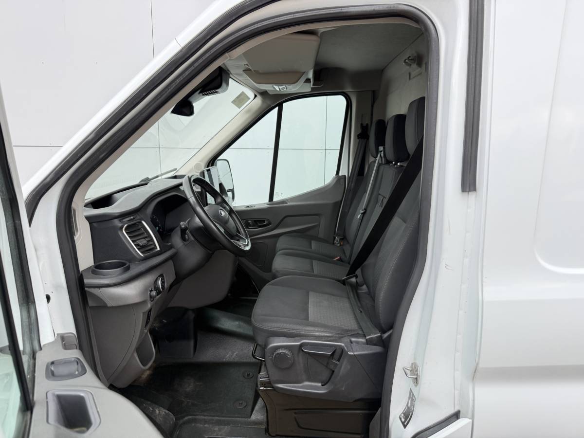 Ford E-Transit Ford E-Transit 68kWh L4H3 316km WLTP BEV Snelladen Carplay Climate control 360° camera Parkeersensoren v+a Stoelverwarming