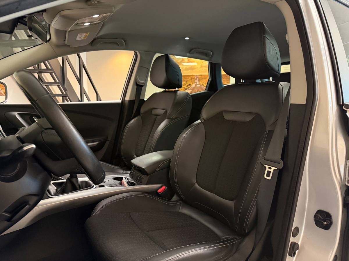 Renault Kadjar Renault Kadjar 1.2 TCe Intens *Top onderhouden!* Stoelverw.|Camera|Navi|Cruise|Climate|All-seasons|NAP