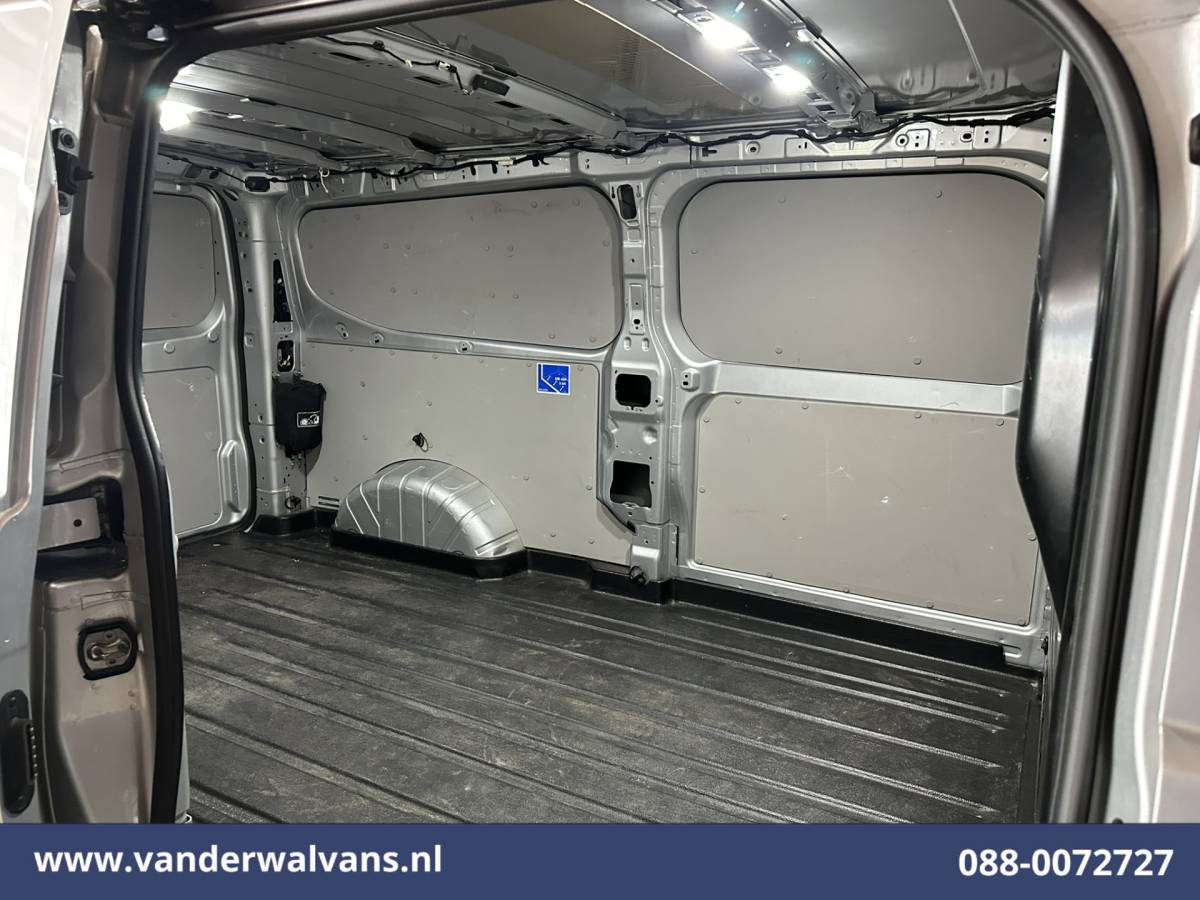 Ford Transit Custom Ford Transit Custom 2.0 TDCI 136pk L2H1 Euro6 Airco | Camera | Navigatie | Apple Carplay | LED | Cruisecontrol Android Auto, 2800kg trekhaak, Parkeersensoren, Verwarmde voorruit, Bijrijdersbank