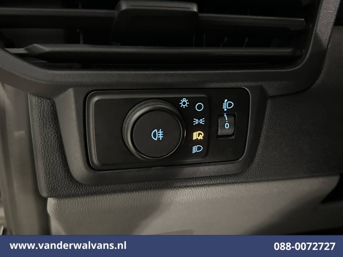 Ford Transit Custom Ford Transit Custom 2.0 TDCI 136pk L2H1 Euro6 Airco | Camera | Navigatie | Apple Carplay | LED | Cruisecontrol Android Auto, 2800kg trekhaak, Parkeersensoren, Verwarmde voorruit, Bijrijdersbank