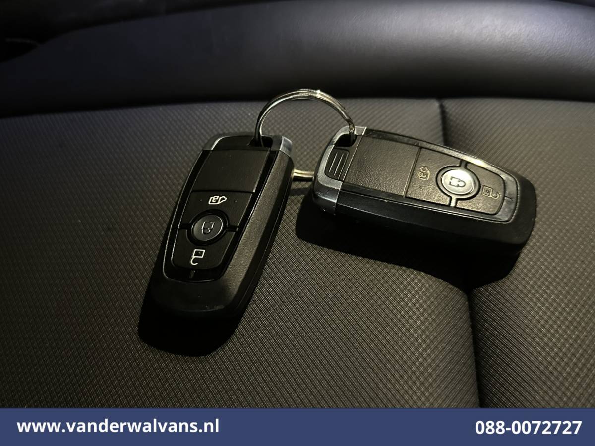 Ford Transit Custom Ford Transit Custom 2.0 TDCI 136pk L2H1 Euro6 Airco | Camera | Navigatie | Apple Carplay | LED | Cruisecontrol Android Auto, 2800kg trekhaak, Parkeersensoren, Verwarmde voorruit, Bijrijdersbank