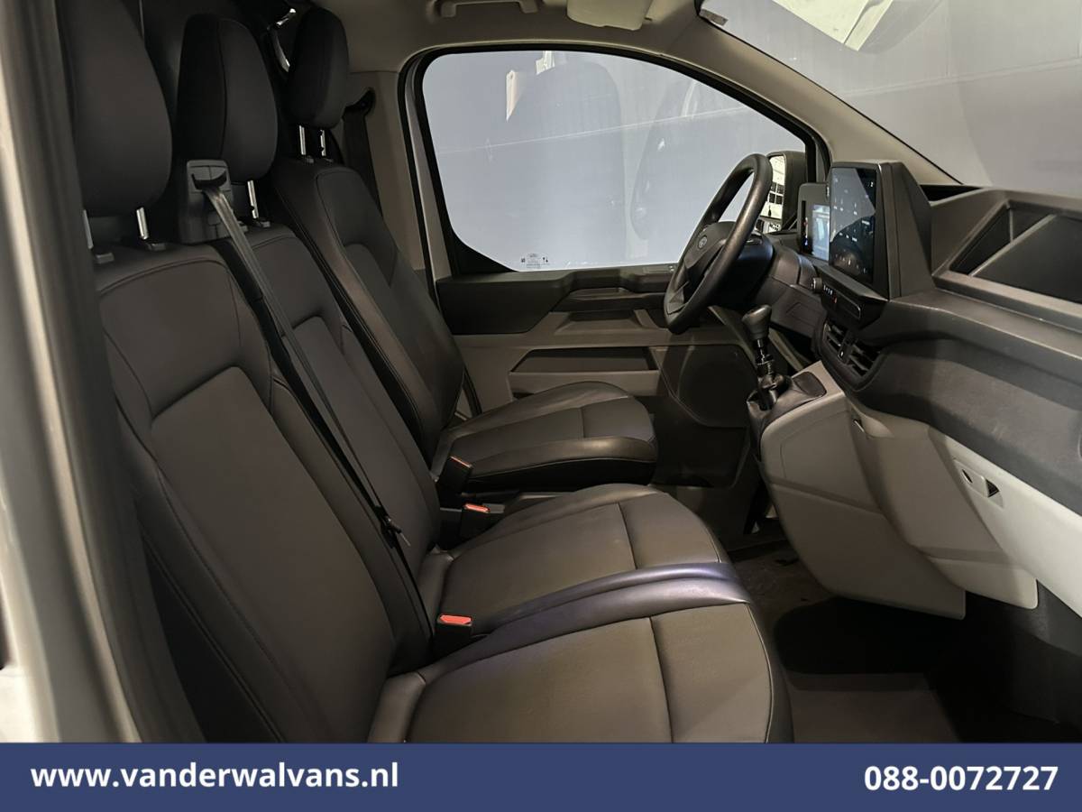 Ford Transit Custom Ford Transit Custom 2.0 TDCI 136pk L2H1 Euro6 Airco | Camera | Navigatie | Apple Carplay | LED | Cruisecontrol Android Auto, 2800kg trekhaak, Parkeersensoren, Verwarmde voorruit, Bijrijdersbank
