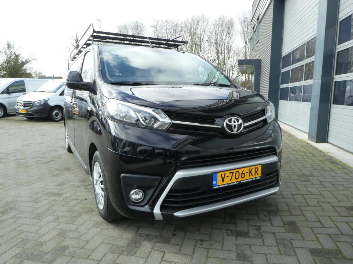 Toyota ProAce Toyota PROACE Worker 1.6 D-4D L2 Airco, Navigatie, PDC, 3-Zits.