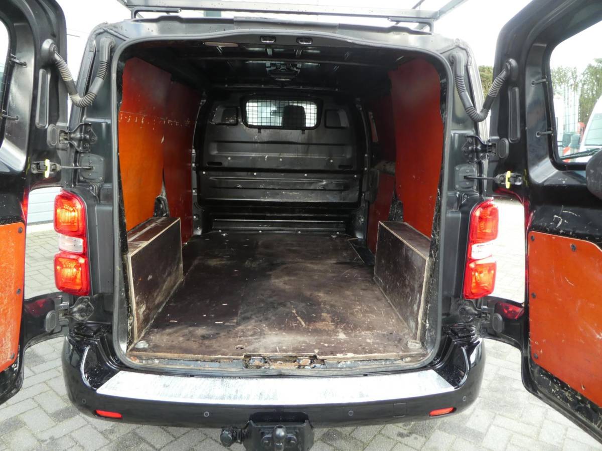Toyota ProAce Toyota PROACE Worker 1.6 D-4D L2 Airco, Navigatie, PDC, 3-Zits.