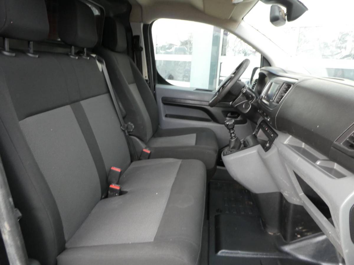 Toyota ProAce Toyota PROACE Worker 1.6 D-4D L2 Airco, Navigatie, PDC, 3-Zits.