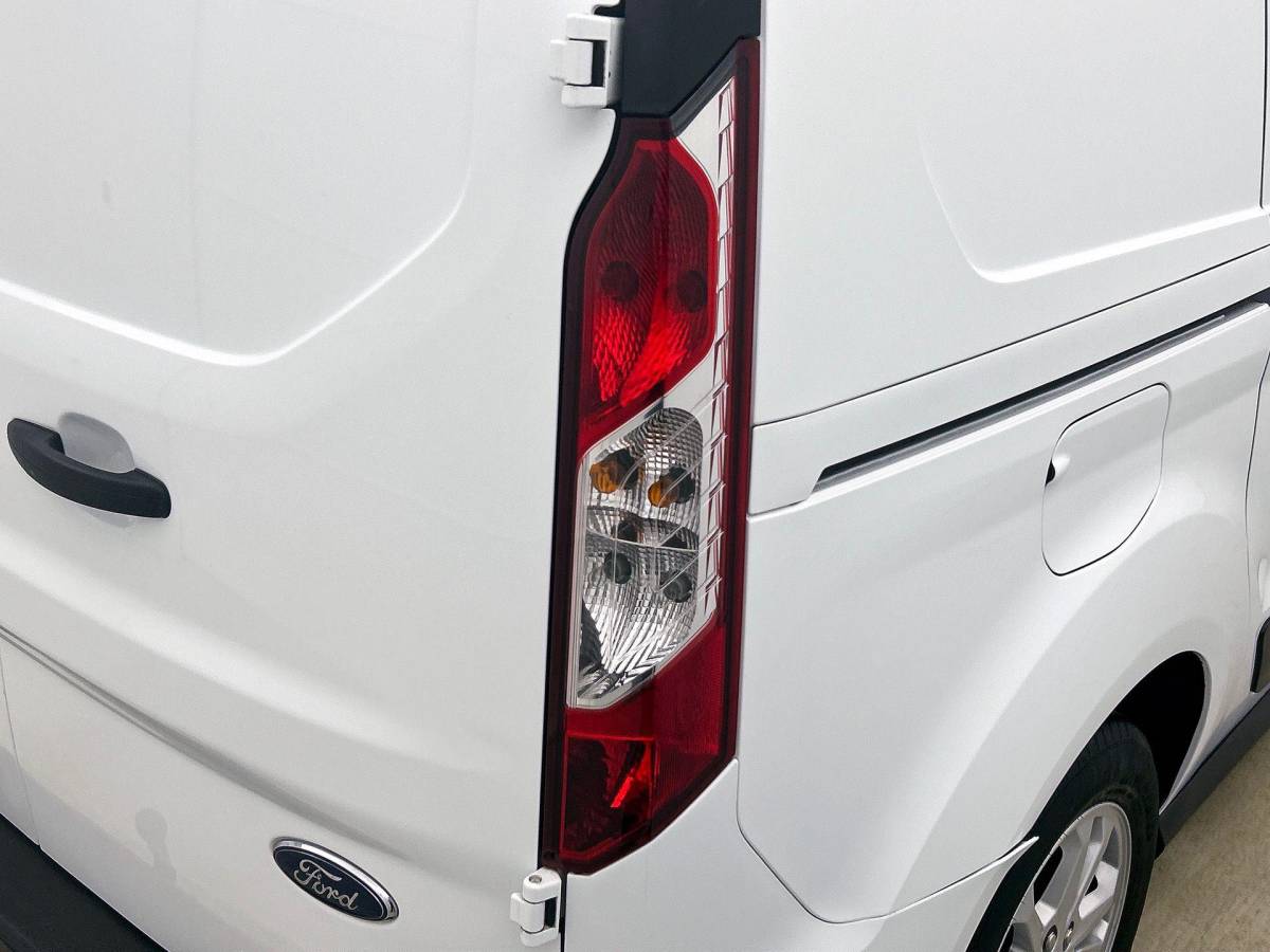 Ford Transit Connect Ford Transit Connect 1.5 EcoBlue L2 Trend Navigatie Airco Parkeersensoren Cruise Control 3Zits Camera DAB+