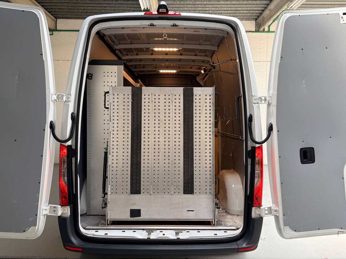 Mercedes-Benz Sprinter Mercedes-Benz Sprinter Servicewagen Automaat 311 2.2 CDI euro6 L2H2 3Persoons, Inrichting, Omvormer V230, Oprijplaat RIJKLAARPRIJS