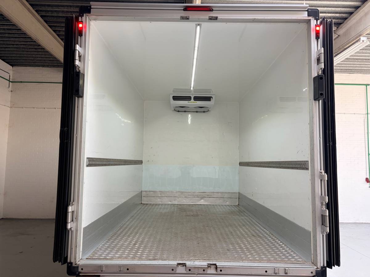 Ford Transit Ford Transit KOELWAGEN BAKWAGEN LAADKLEP AUTOMAAT 350 2.0 TDCI 130pk Trend ORIGINEEL NEDERLANDSE BUS! 1STE EIGENAAR! RIJKLAARPRIJS