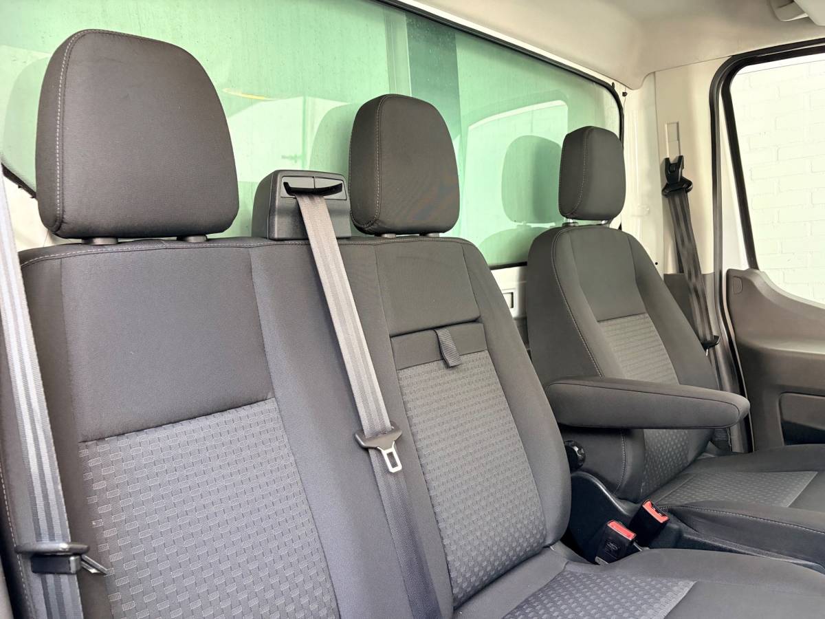 Ford Transit Ford Transit KOELWAGEN BAKWAGEN LAADKLEP AUTOMAAT 350 2.0 TDCI 130pk Trend ORIGINEEL NEDERLANDSE BUS! 1STE EIGENAAR! RIJKLAARPRIJS