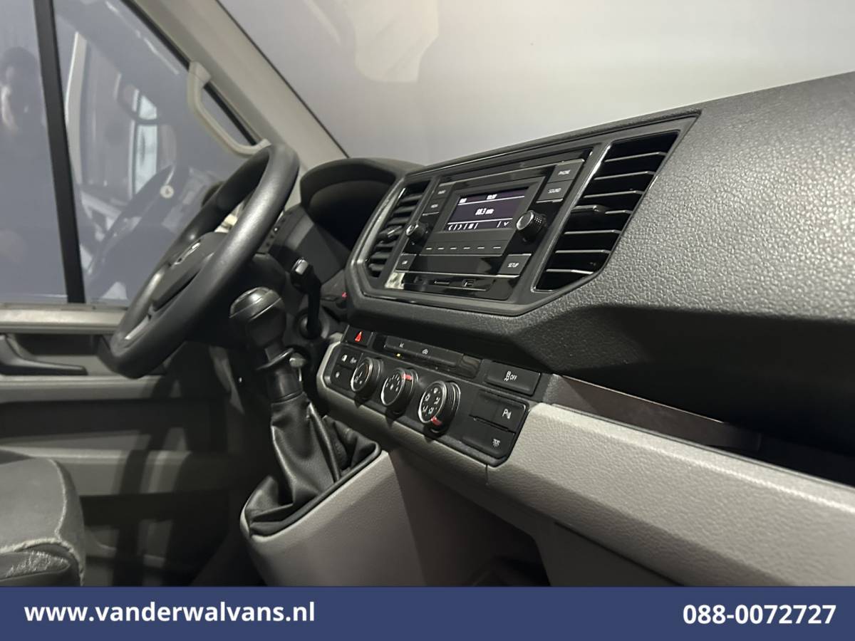 Volkswagen Crafter Volkswagen Crafter 2.0 TDI L3H2 L2H1 Euro6 Airco | Chauffeursstoel | Verwarmde voorruit Parkeersensoren