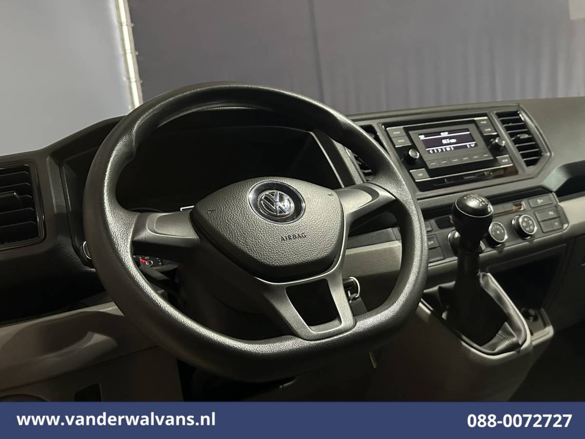 Volkswagen Crafter Volkswagen Crafter 2.0 TDI L3H2 L2H1 Euro6 Airco | Chauffeursstoel | Verwarmde voorruit Parkeersensoren