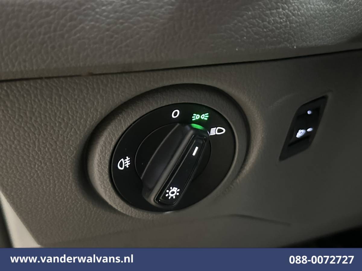 Volkswagen Crafter Volkswagen Crafter 2.0 TDI L3H2 L2H1 Euro6 Airco | Chauffeursstoel | Verwarmde voorruit Parkeersensoren