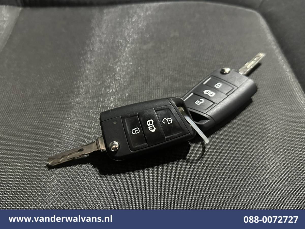 Volkswagen Crafter Volkswagen Crafter 2.0 TDI L3H2 L2H1 Euro6 Airco | Chauffeursstoel | Verwarmde voorruit Parkeersensoren