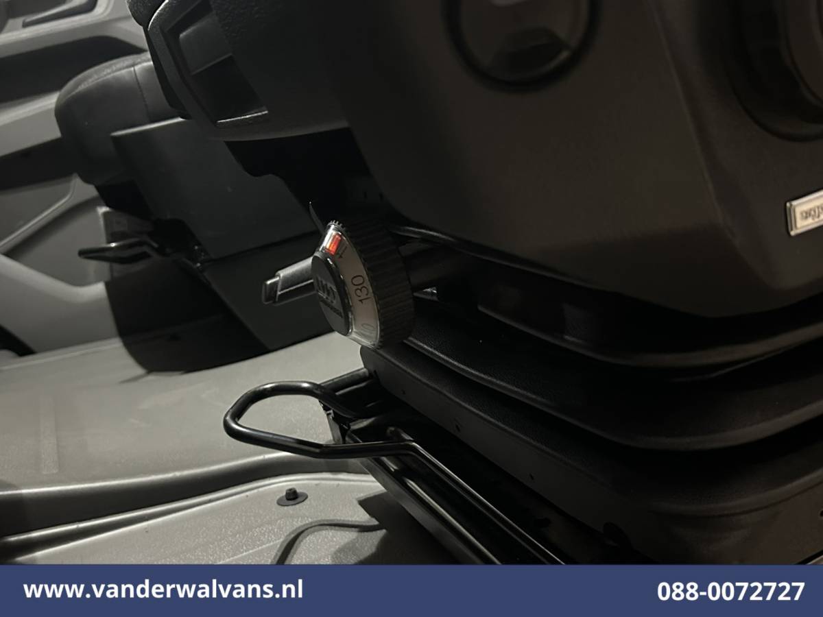 Volkswagen Crafter Volkswagen Crafter 2.0 TDI L3H2 L2H1 Euro6 Airco | Chauffeursstoel | Verwarmde voorruit Parkeersensoren