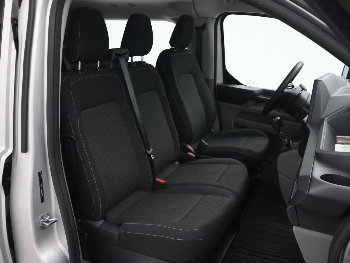 Ford Transit Custom Ford Transit Custom 300 2.0 TDCI L2H1 6-PERS DUBBEL CAB. + TREKHAAK | CARPLAY | CAMERA